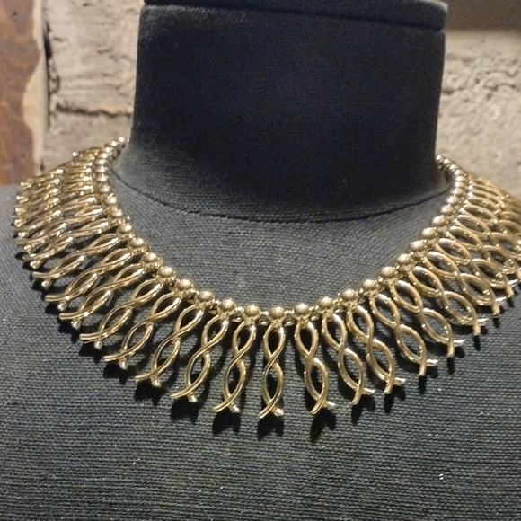Large gold tone necklace - Picture 11 of 16